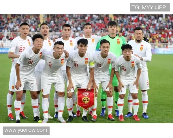 上海足球队配合分析与战术探讨提升球队整体实力的关键因素 上海足球队配合分析与战术探讨提升球队整体实力的关键因素